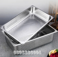 1 Khay inox có lỗ - Khay GN 1/1 lỗ  Inox Hoàng Thịnh 2023 1 Khay inox có lỗ - Khay GN 1/1 lỗ  Inox Hoàng Thịnh 2023
