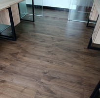 2 Sàn gỗ màu walnut, sàn gỗ công nghiệp óc chó 5506