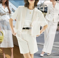 Áo trắng kết hợp với quần màu gì giúp bạn trông trẻ trung hơn