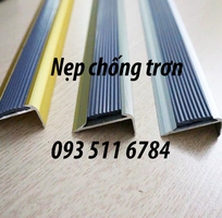 Nẹp cầu thang ngoài trời Nẹp T V kim loại Nẹp nhôm luồn dây điện