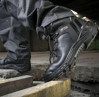 An toàn và chất lượng với giày bảo hộ nhập khẩu