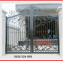 2 Mẫu cửa cổng sắt hoa văn nghệ thuật tại hà nội