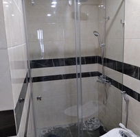 1 Đánh giá độ bền và an toàn của phòng tắm kính cửa lùa.