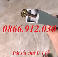 2 Pát sắt chữ U, pát sắt vuông 1 lỗ dùng làm bàn học sinh