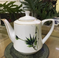 3 Ấm sứ Hải dương bao cấp hoa văn trúc xanh, tình trạng đẹp như hình. Giá bán đắt: 500 k   ship, nhận