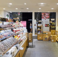 Cần Tuyển NV tạp vụ lau chùi dọn dẹp cửa hàng tại TP HCM