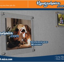 Khung ảnh mica treo tường có thể lắp đặt trong không gian nhà bếp