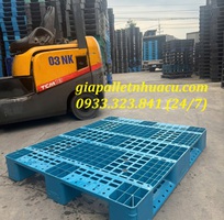 1 Pallet nhựa ba chân màu xanh giá tốt nhất thị trường