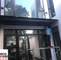 Ưu điểm khi lắp đặt mái hiên kính cường lực ngoài trời