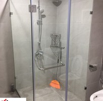 Phòng tắm kính góc sang trọng cho căn hộ chung cư cao cấp