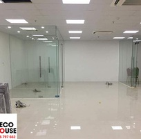 Tường kính là gì và mang lại lợi ích gì cho không gian
