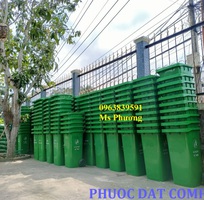 1 Thùng rác nhựa công cộng màu sắc đa dạng, phù hợp mọi khu vực