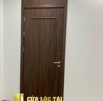 Mẫu cửa nhựa composite chạy phào nổi cổ điển nhưng không kém phần sang trọng