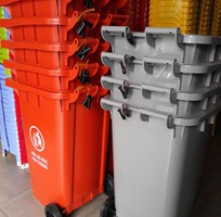 Thùng rác nhựa 240lit nắp đậy kín, bánh xe dễ dàng di chuyển, giá ưu đãi