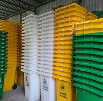 1 Thùng rác nhựa 240lit nắp đậy kín, bánh xe dễ dàng di chuyển, giá ưu đãi