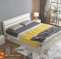 1 Giường Ngủ Gỗ Công Nghiệp Bọc Nệm Đầu Giường Màu Trắng