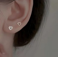 Chia sẻ kinh nghiệm chọn bông tai bạc nữ nhỏ xinh đeo đi học cho các bạn trẻ