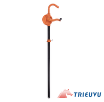 1 Bơm quay tay gang Triệu Vũ Giải pháp bơm dầu nhớt từ thùng phuy hiệu quả, giá rẻ