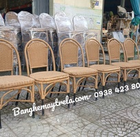 Ghế mây đan nhựa chân sắt