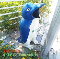 Thùng rác chim cánh cụt hãy cho tôi rác