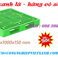 Pallet nhựa có hỗ trợ xe nâng điện, xe nâng tay không