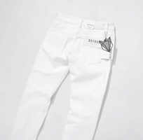 Quần jean trắng ống đứng Defoxx   lựa chọn hoàn hảo cho đi tiệc, đi chơi và du lịch