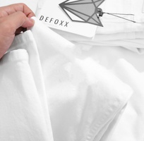 2 Quần jean trắng ống đứng Defoxx   lựa chọn hoàn hảo cho đi tiệc, đi chơi và du lịch