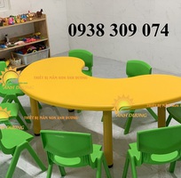 1 Bàn nhựa vòng cung nhập khẩu, bàn bán nguyệt mầm non