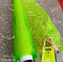 Ứng dụng nổi bật của nhựa pvc xanh dạ quang trong sản xuất và trang trí