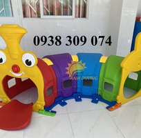 Hầm chui tàu hỏa mầm non, hang chui tàu hỏa mầm non