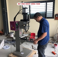 Máy tán đinh rive   giải pháp tán đinh nhanh, tiết kiệm nhân công