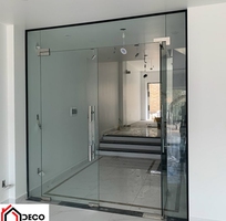 So sánh độ bền của kính cường lực và kính thường