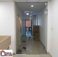 Cửa kính thủy lực 1 cánh cho cửa hàng   Giải pháp tối ưu trưng bày sản phẩm