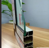 Kính màu ốp quầy thu ngân: Giải pháp bền vững cho không gian kinh doanh.