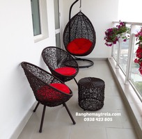 Xích đu kèm bàn ghế nhựa giả mây ban công
