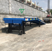 2 Cầu Bốc Dỡ Container