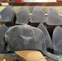 2 Nón lưỡi trai cần đục lỗ laser hãy liên hệ LASER NAM VIỆT