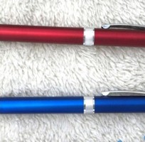 4 Bút Bi Làm Quà Tặng