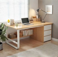 1 Bàn Làm Việc Chân Sắt: Sự Kết Hợp Hoàn Hảo Giữa Độ Bền Và Phong Cách Hiện Đại