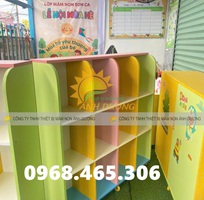 Tủ gỗ đựng chăn gối mầm non, tủ cặp dép trẻ em bằng gỗ