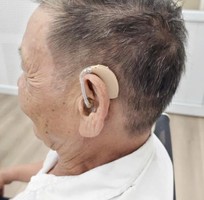 Bác tưởng máy hỏng  Nhưng thực ra đôi tai đã thay đổi sau 6 năm