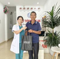 Tôi biết đeo trợ thính sẽ nghe rõ hơn...Nhưng ngại mọi người nhìn thấy
