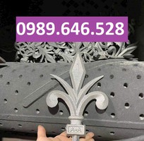 1 Mũi chông đúc và mác gang cho hàng rào