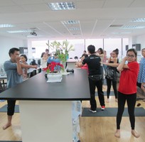 4 Yoga cho giới văn phòng