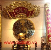 Cuốn Thư đồng, Hoành Phi câu đối, Đức Lưu Quang, chất liệu đồng vàng, nền đỏ