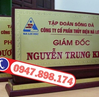 6 Nhận làm bảng tên chức để bàn, biển phòng mica, biển chức danh mica