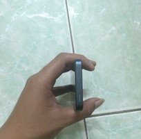 1 Iphone 5 lock đen 16gb đẹp như mới 3.100 000đ