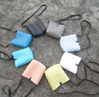 8 Khay và giỏ đan từ dây nhựa cần hợp tác