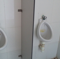 1 Vách ngăn vệ sinh laminate