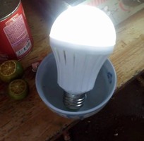 1 Bóng đèn tích điện